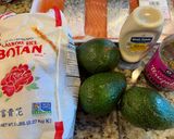 Hình bước làm 1 của món Salmon cuộn rong biển