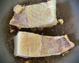 Foto del paso 4 de la receta: Bacalao sobre parmentier al azafrán con crema de naranja