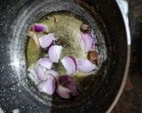 A picture of step 2 of Hara choliya pulao.
