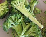 A picture of step 1 of Chili Garlic Brocolli.