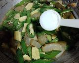 Foto langkah ke 3 dari resep Kikil Buncis Tumis Cabe Ijo.