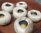 Foto del paso 1 de la receta: Champiñones rellenos con salmonetes