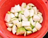 Hình bước làm 1 của món Canh bầu nấu tôm 🦐