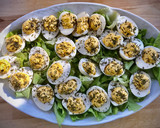 Foto del paso 5 de la receta: Huevos rellenos clásicos & huevos endiablados (deviled eggs)