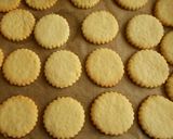 Diós linzerkoszorú recept fázis 4 fotója