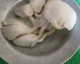 Foto langkah ke 2 dari resep Jamur telur sosis enak.