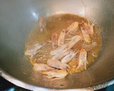 Foto del paso 3 de la receta: Wok de verduras y gambas con aceite esencial de frutos secos