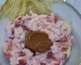Foto del paso 5 de la receta: Frutillas con banana y crema rosa
