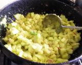 A picture of step 4 of Chow chow koottu.