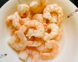A picture of step 4 of Greek salad with shrimps.