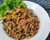 รูปขั้นตอนการทำที่ 2 ของ ลาบหมูเห็ดกรอบ
