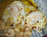 Foto del paso 4 de la receta: Huevos, con langostinos al ajillo 🦐🦐🌶️🌶️🥚🥚