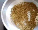 A picture of step 1 of Fenugreek detox water.