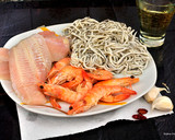 Foto del paso 1 de la receta: Merluza con gulas y langostinos