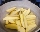 Foto langkah ke 1 dari resep French Fries Beef Cheese Melted.