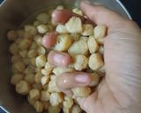 A picture of step 1 of Soyabean sabji.