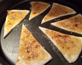 صورة لخطوة 2 من وصفة خبز المثلثات 😍😋