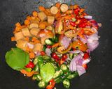 Foto langkah ke 2 dari resep Tumis kerang pedas 🍲.