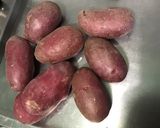 Une image de l'étape 1 de Pommes de terre et courgettes au bouillon de chapon.