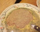 Foto del paso 2 de la receta: Milanesa de carne picada con papas y pesto