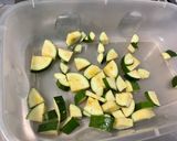 Une image de l'étape 3 de Courgettes et céleri branche grillés aux épices et graines de fenouil.