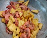 รูปขั้นตอนการทำที่ 4 ของ กุ้งผัดสับปะรด