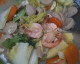 Foto langkah ke 5 dari resep Capcay Seafood Kuah.