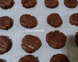 Foto langkah ke 4 dari resep Triple Chocolate Cookies.