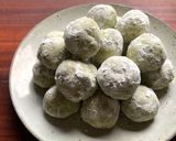 A picture of step 5 of Matcha Snowball Cookies.