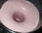A picture of step 3 of Strawberry milkshake.