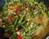 Foto del paso 3 de la receta: Revuelto de verduras y garbanzos