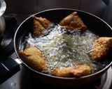 A picture of step 2 of Crispy halwai style khasta samosa chole.