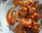 A picture of step 4 of Onion pakoda.