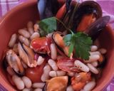 A picture of step 7 of Cannellini Bean and Mussel Soup.