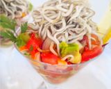 Foto del paso 2 de la receta Ensalada de surimi con gulas