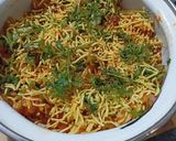 A picture of step 3 of Maggi bhel.