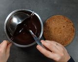Une image de l'étape 6 de Saucisson au chocolat et chamallows.