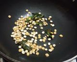 A picture of step 2 of Roasted Poha Chivda.