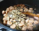 Pas rețetă Gnocchi cu cârnați și ciuperci și crema de parmezan cu șofran 1 fotografie