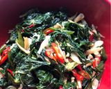 Foto langkah ke 5 dari resep Tumis daun singkong teri medan.