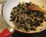 Foto del paso 4 de la receta: Salsa de aceitunas con atún