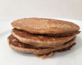 Foto del paso 5 de la receta: Tortitas de avellana y cacao con fruta
