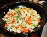 Foto del paso 4 de la receta: Papas salteadas con romero y pimientos