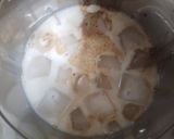 A picture of step 2 of Cold coffee with nutmeg.