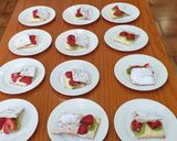 Foto del paso 14 de la receta: Miguelitos con crema pastelera, fresas y kiwi
