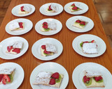 Foto del paso 14 de la receta: Miguelitos con crema pastelera, fresas y kiwi