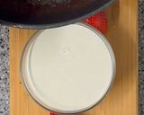 Foto del passaggio 6 della ricetta Cheesecake allo Yogurt e Copertura di Fragole al Marsala