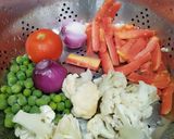 A picture of step 1 of Mix Vegetable Pulao.