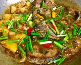 Hình bước làm 4 của món Cá ngừ kho thơm (khóm, dứa) cà chua