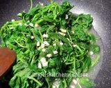 Foto langkah ke 2 dari resep Korean Sesame Garlic Spinach.